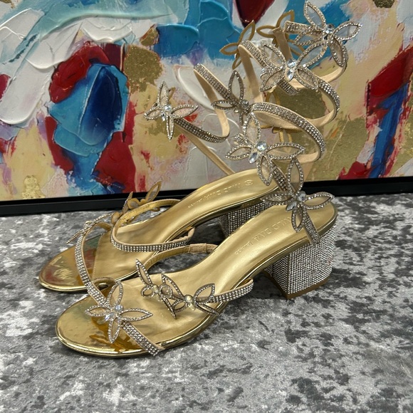 NWOT Elegant Butterfly Gold Strappy Heels - Picture 3 of 8